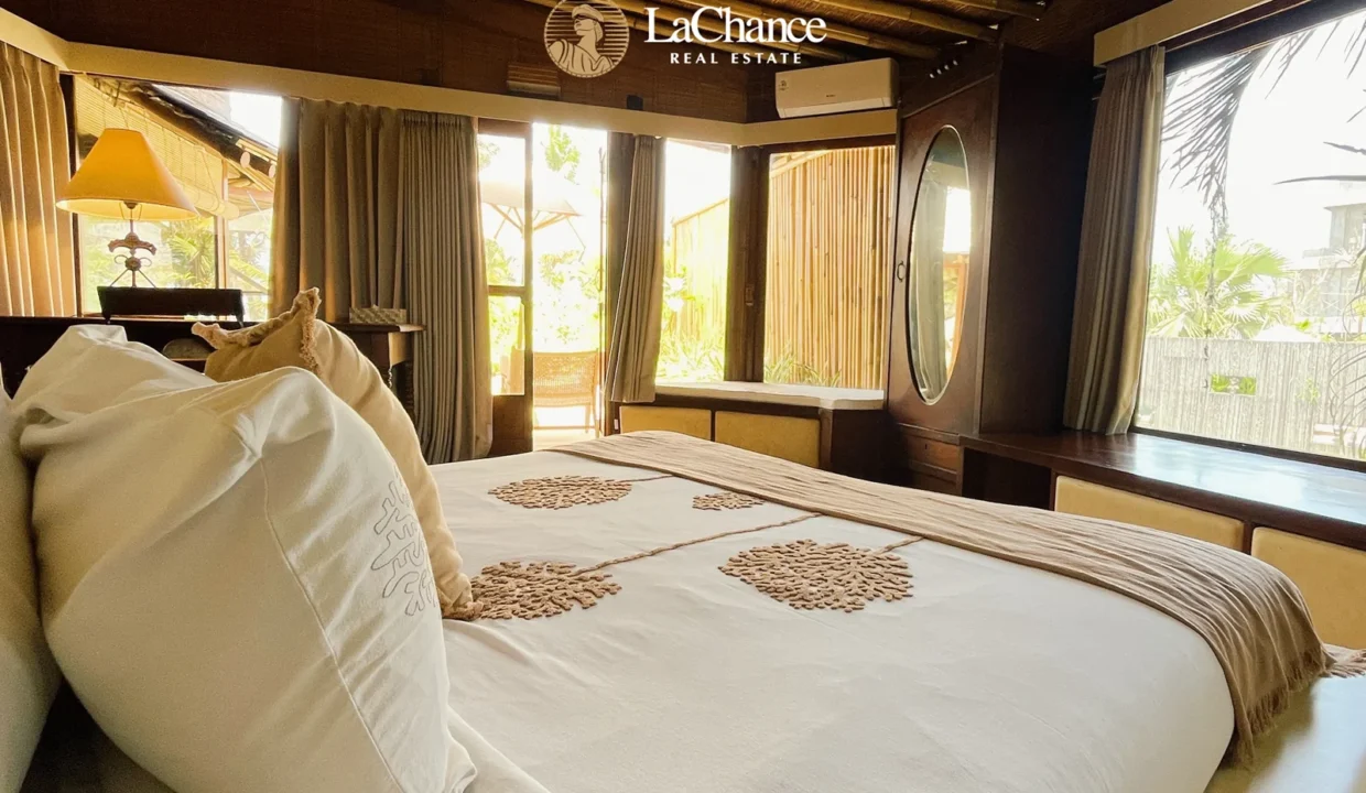 Beachfront 4 bedroom villa in Seseh11
