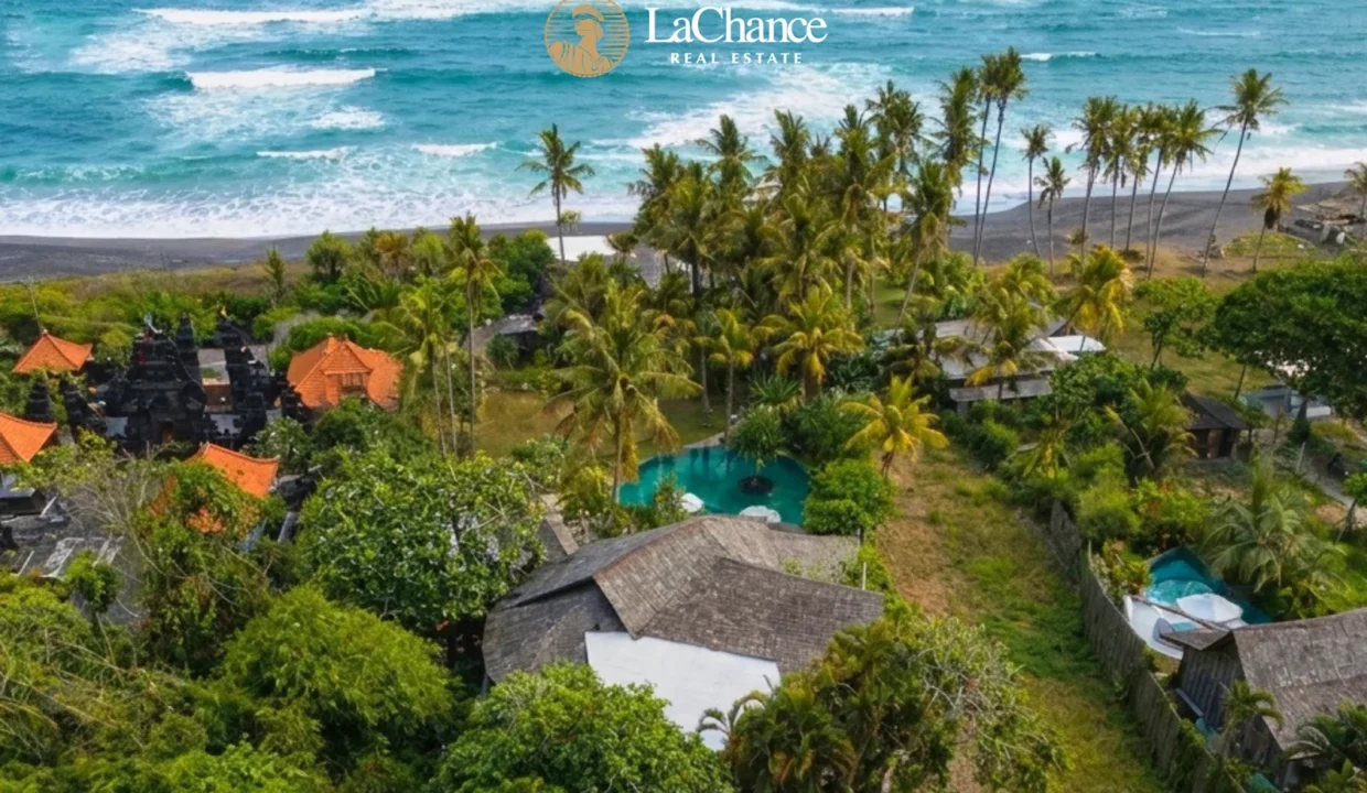 Beachfront 4 bedroom villa in Seseh13