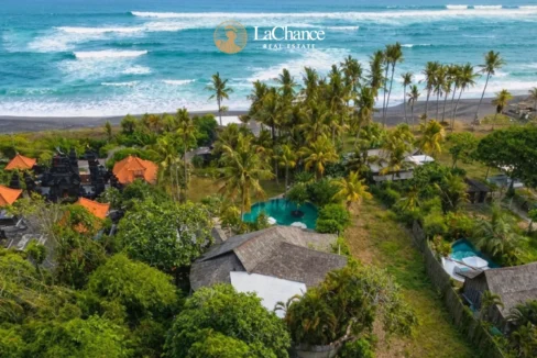 4 bedroom beachfront villa for rent in Seseh Bali