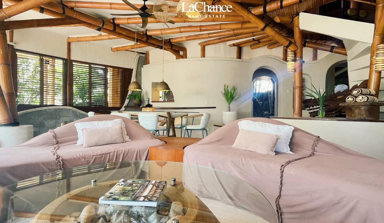 Beachfront 4 bedroom villa in Seseh14