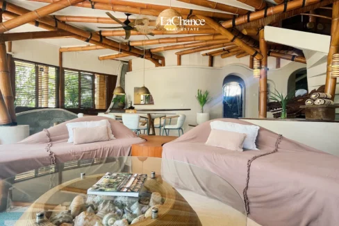 Beachfront 4 bedroom villa in Seseh14