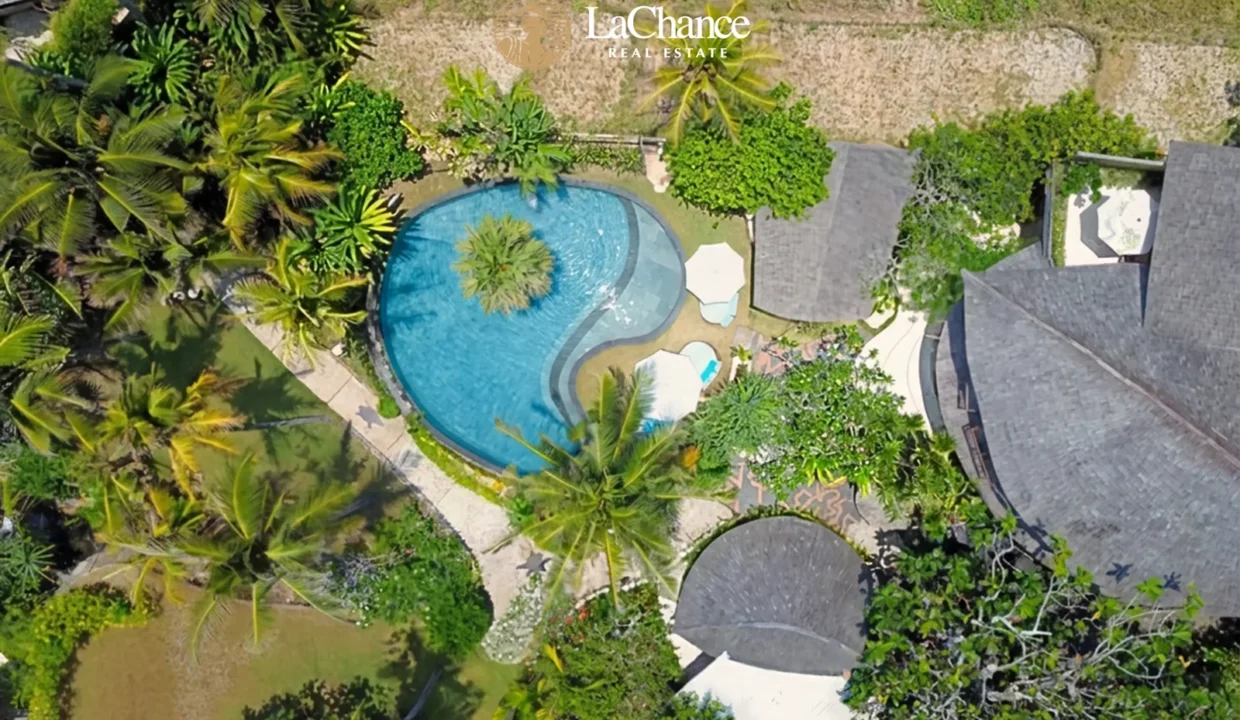 Beachfront 4 bedroom villa in Seseh17