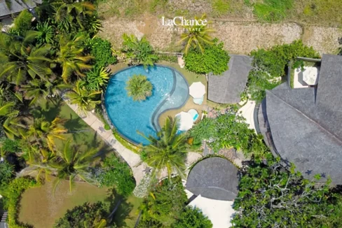 Beachfront 4 bedroom villa in Seseh17