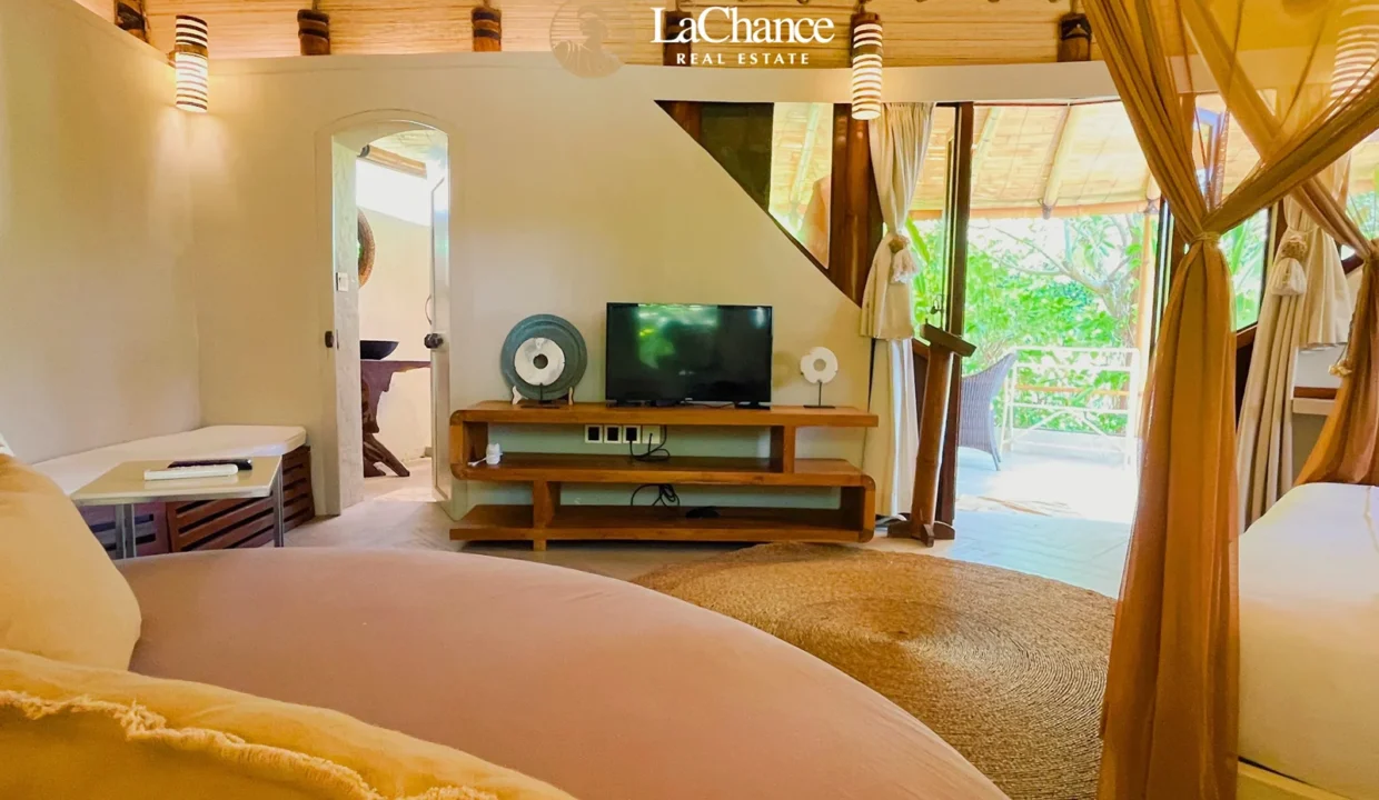 Beachfront 4 bedroom villa in Seseh2