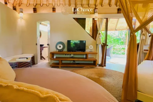Beachfront 4 bedroom villa in Seseh2