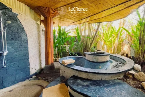 Beachfront 4 bedroom villa in Seseh20