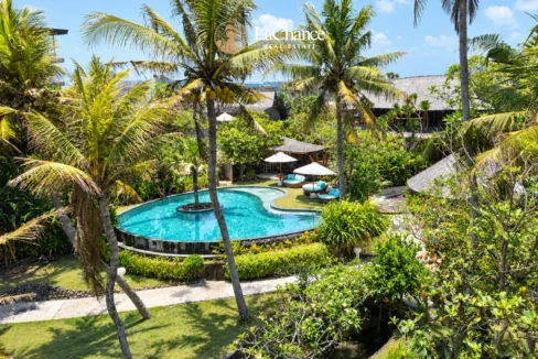 Beachfront 4 bedroom villa in Seseh24