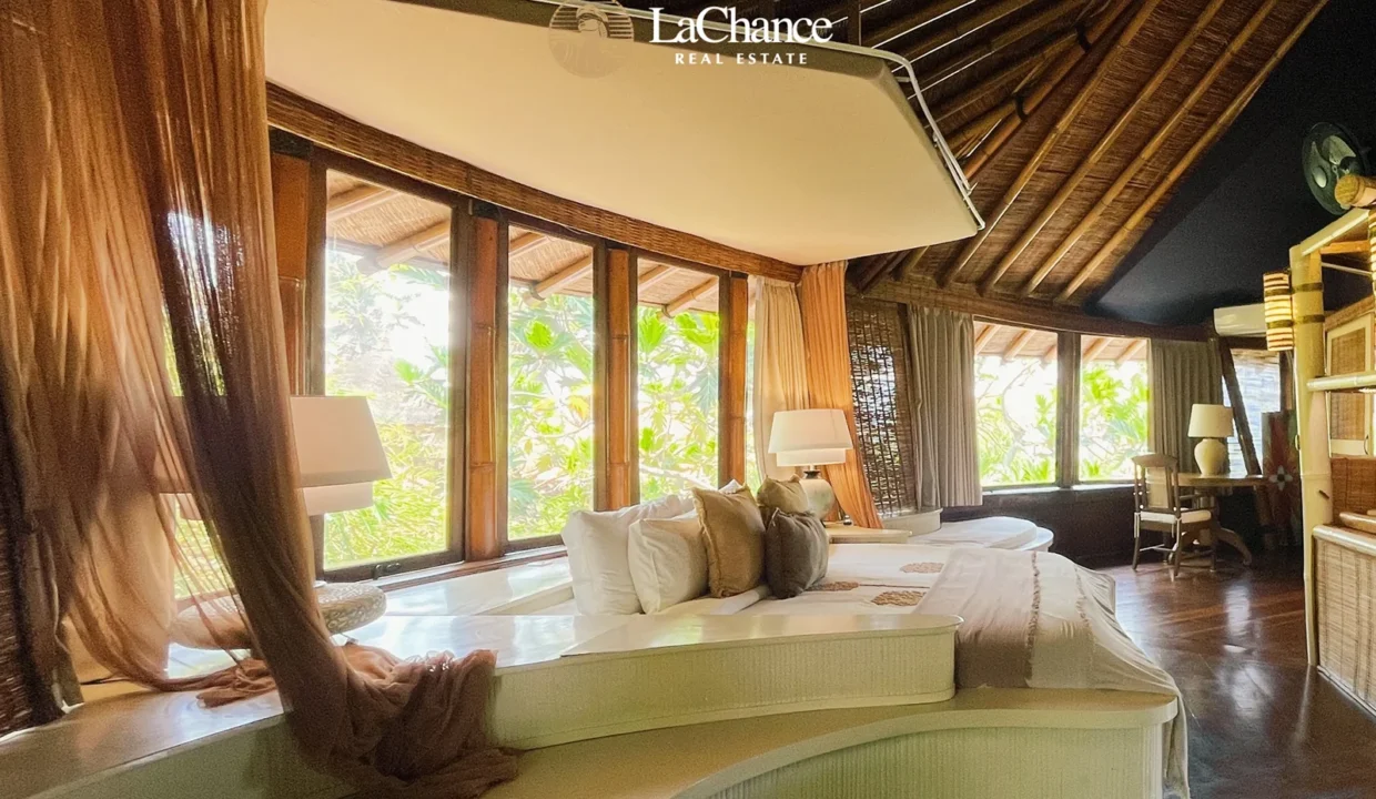 Beachfront 4 bedroom villa in Seseh27