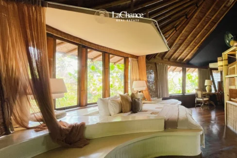 Beachfront 4 bedroom villa in Seseh27