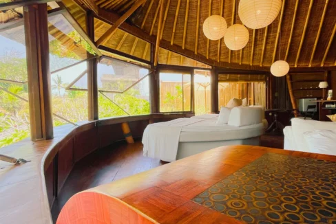 Beachfront 4 bedroom villa in Seseh28