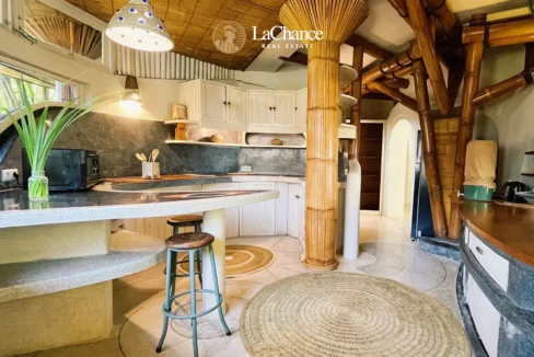 Beachfront 4 bedroom villa in Seseh30