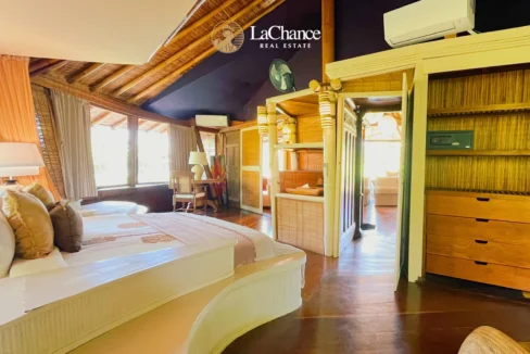 Beachfront 4 bedroom villa in Seseh6