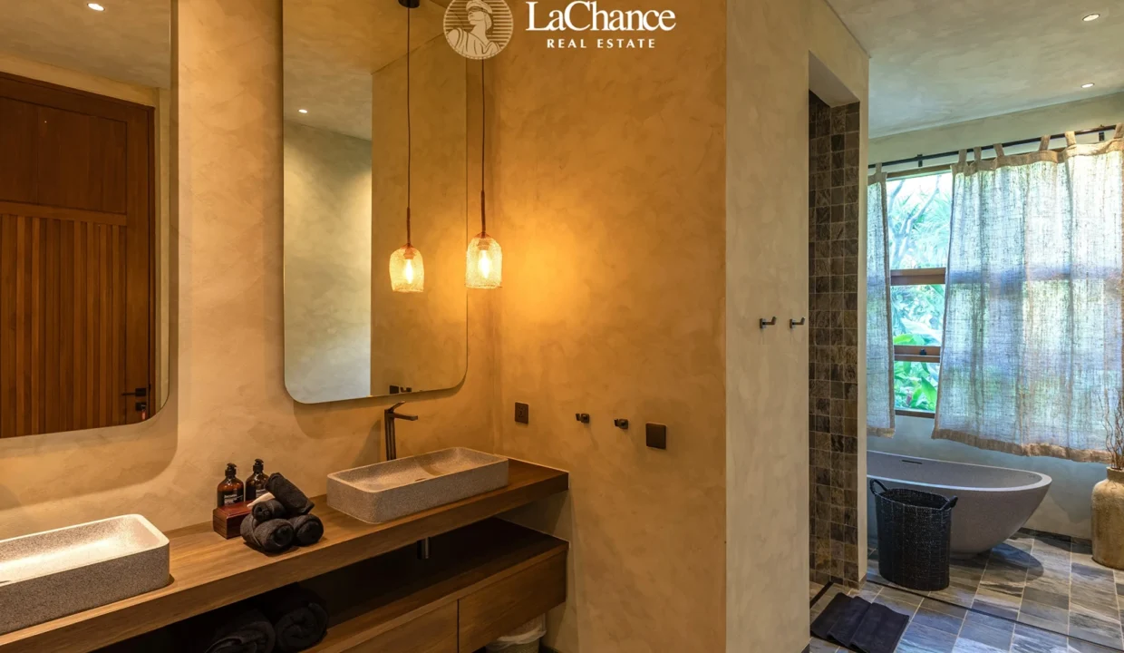 Luxury 5 bedroom in Nyanyi Bali12