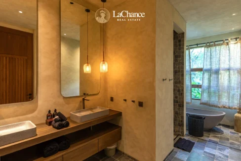 Luxury 5 bedroom in Nyanyi Bali12