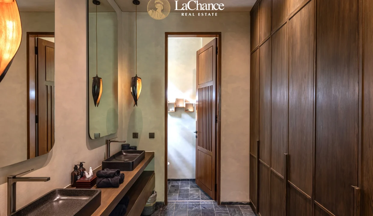 Luxury 5 bedroom in Nyanyi Bali14