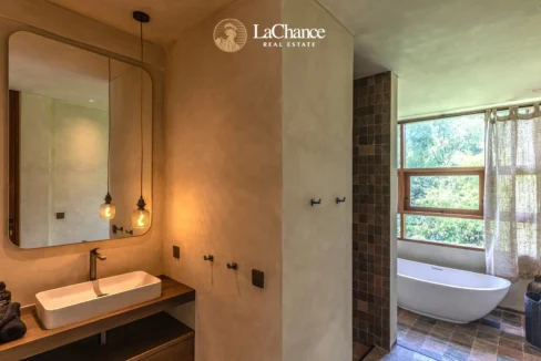 Luxury 5 bedroom in Nyanyi Bali16
