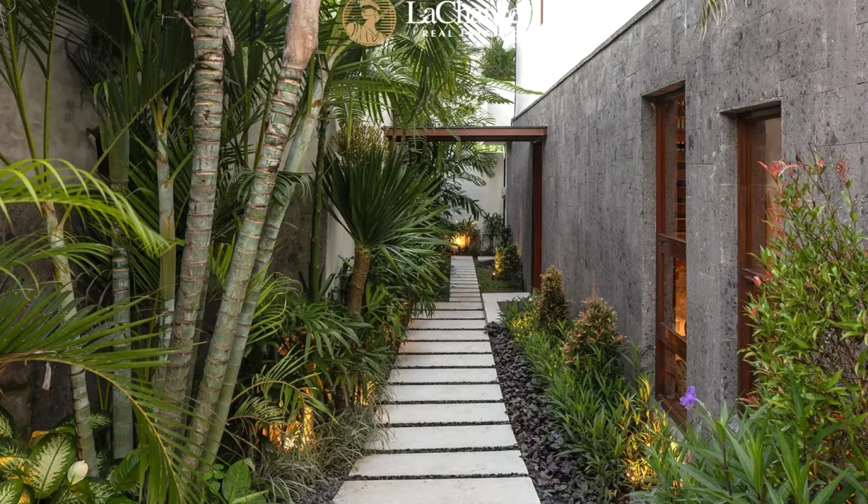 Luxury 5 bedroom in Nyanyi Bali8