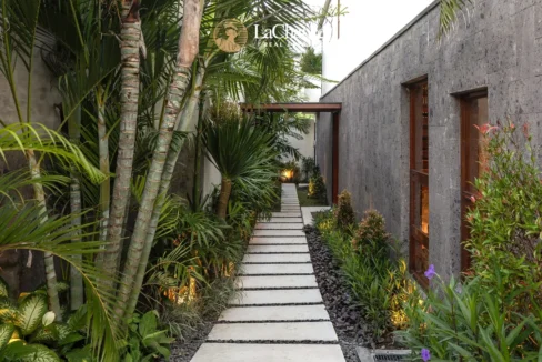 Luxury 5 bedroom in Nyanyi Bali8