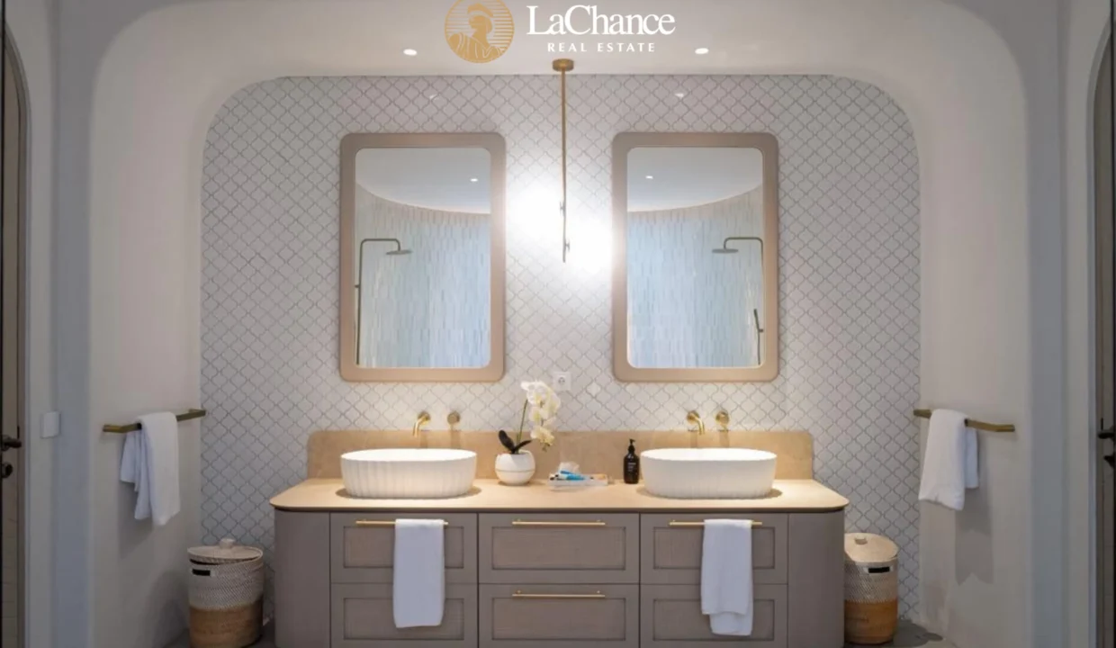 Luxury 5 bedrooms in Tumbak Bayuh - Pererenan16