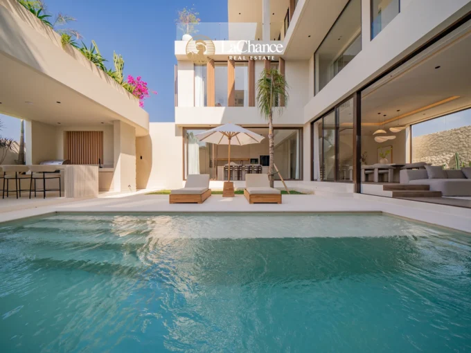 4 bedroom luxury villa for rent in Seseh with ocean views
