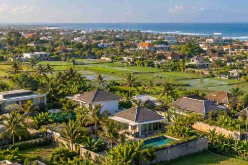 Residential villas and tropical surroundings in Canggu Bali