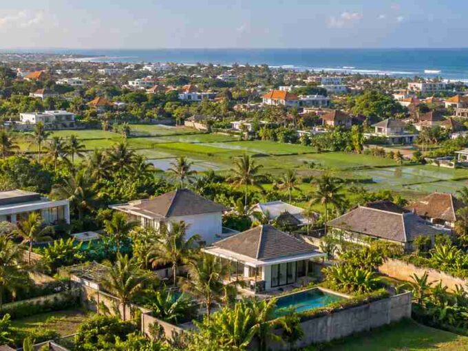 Residential villas and tropical surroundings in Canggu Bali